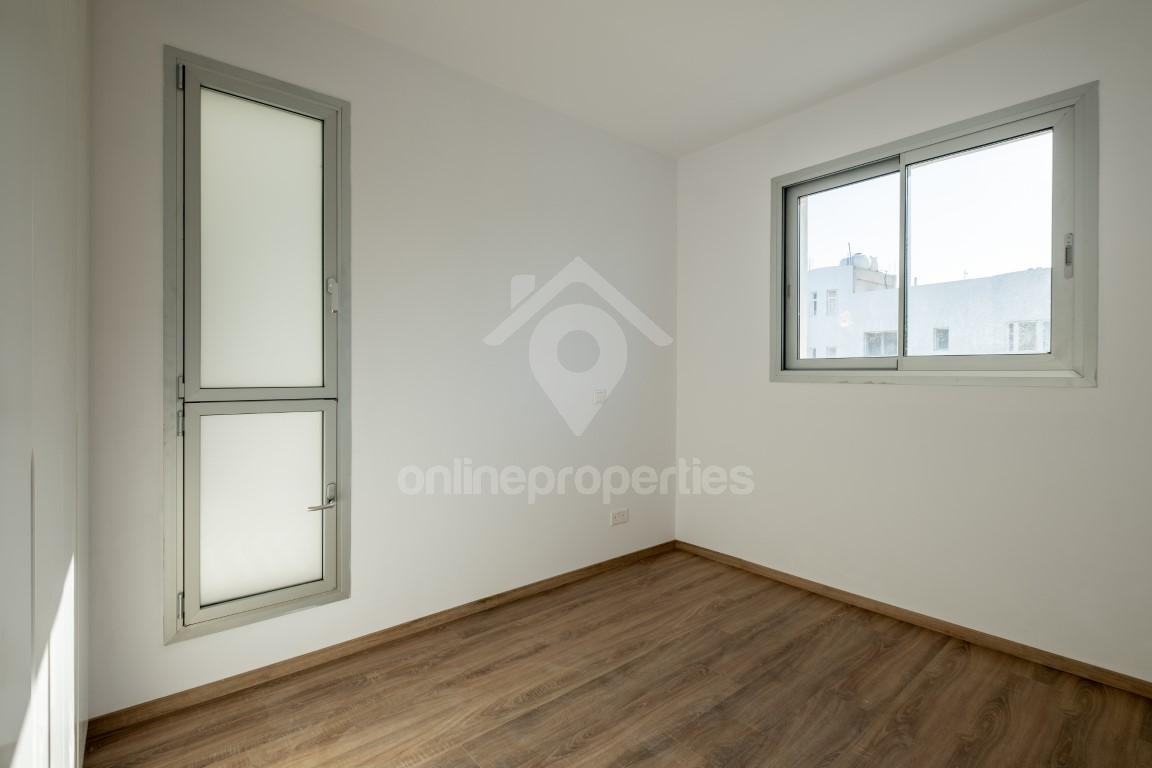 To change image, hover mouse over thumbnails below