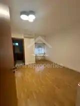 To change image, hover mouse over thumbnails below