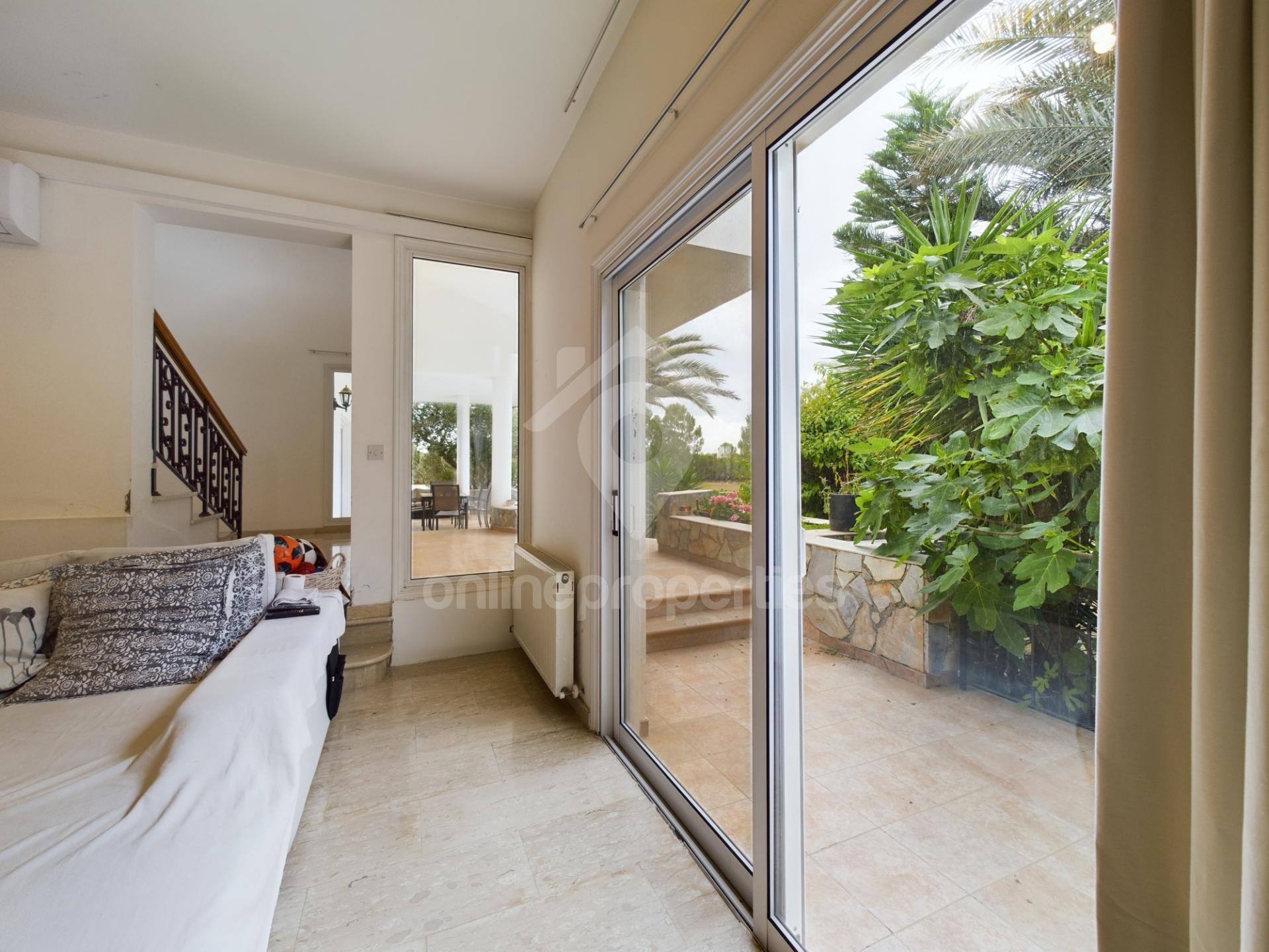 To change image, hover mouse over thumbnails below