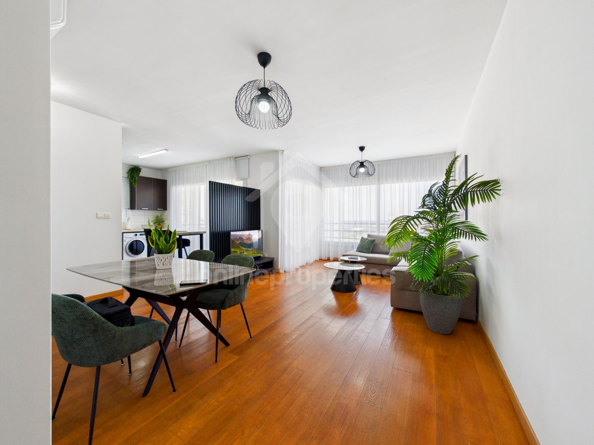 To change image, hover mouse over thumbnails below