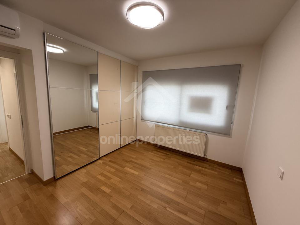 To change image, hover mouse over thumbnails below