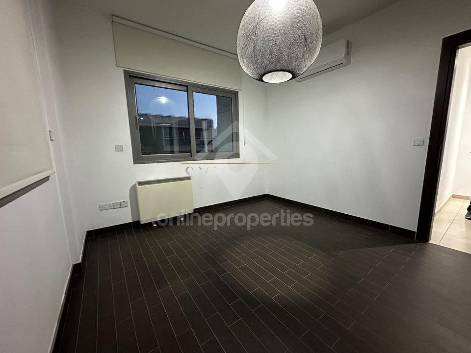 To change image, hover mouse over thumbnails below