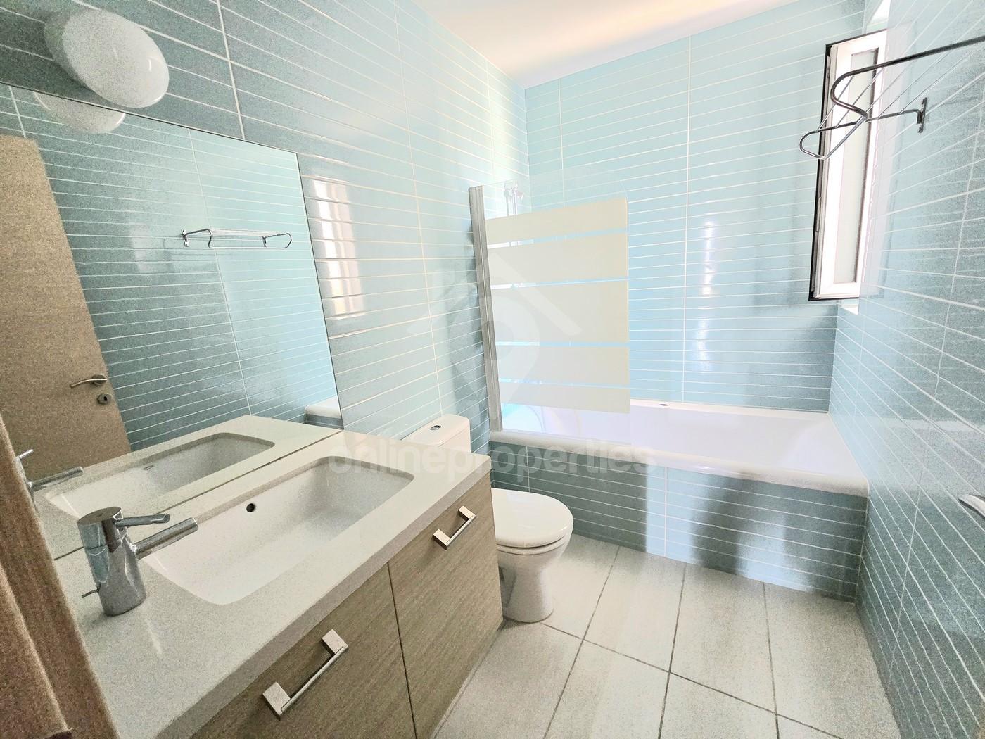 To change image, hover mouse over thumbnails below