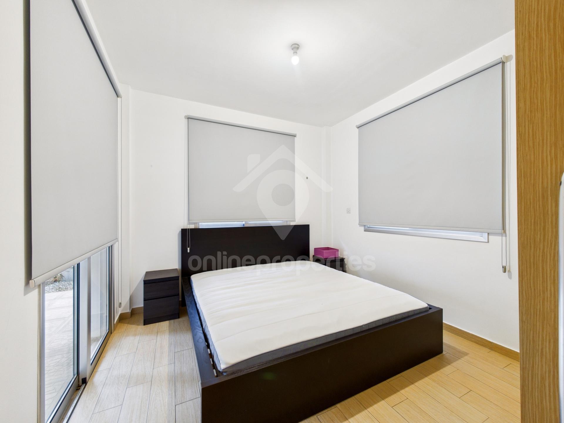 To change image, hover mouse over thumbnails below