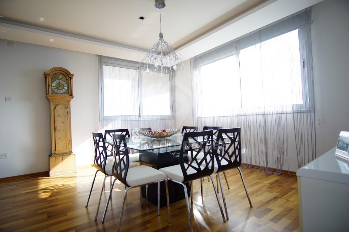 To change image, hover mouse over thumbnails below