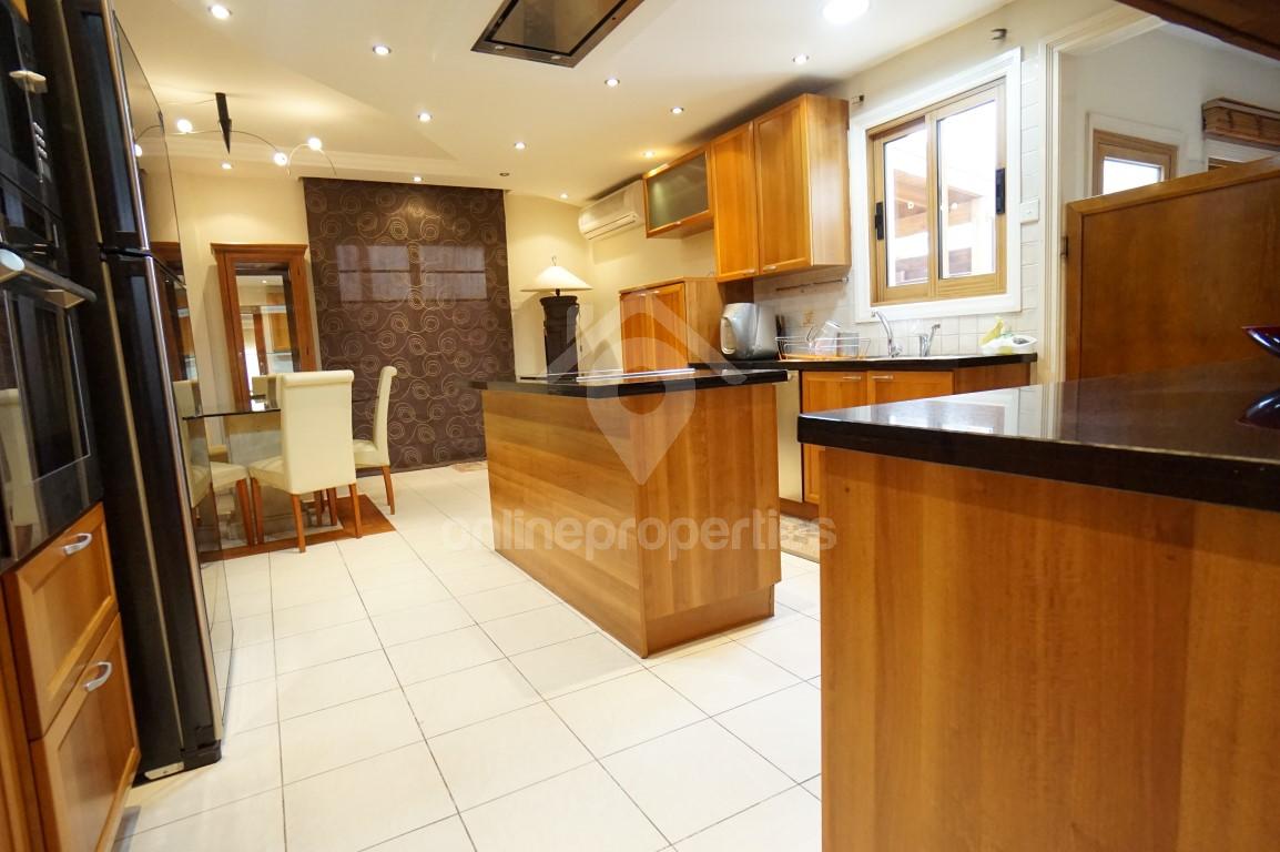 To change image, hover mouse over thumbnails below