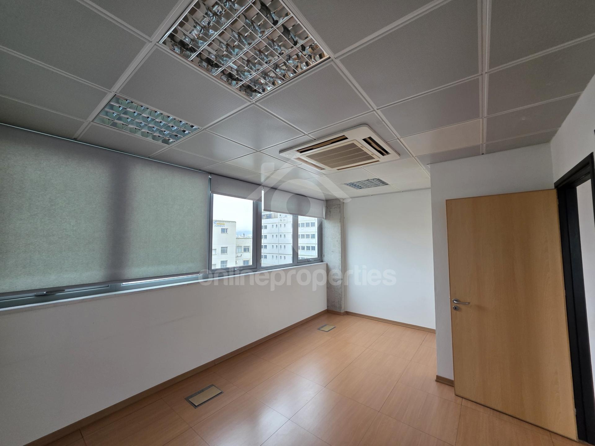 To change image, hover mouse over thumbnails below