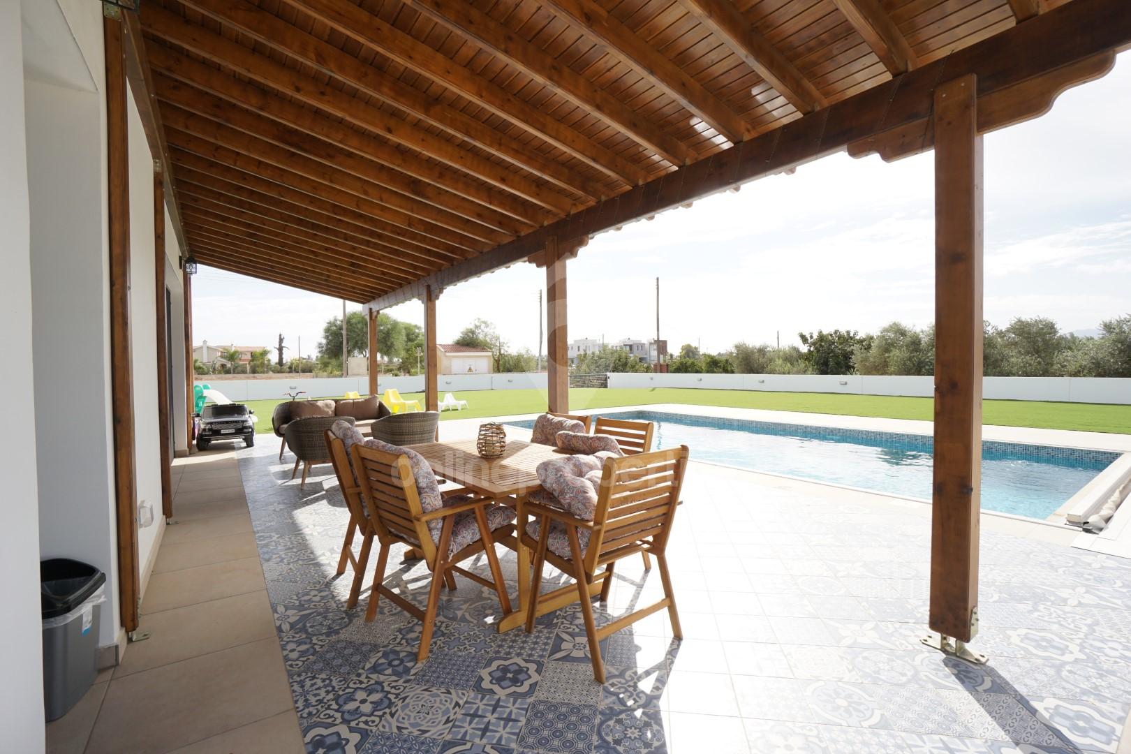 To change image, hover mouse over thumbnails below