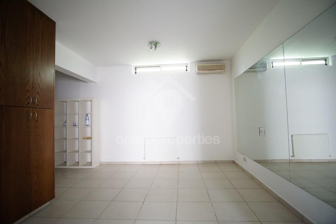 To change image, hover mouse over thumbnails below