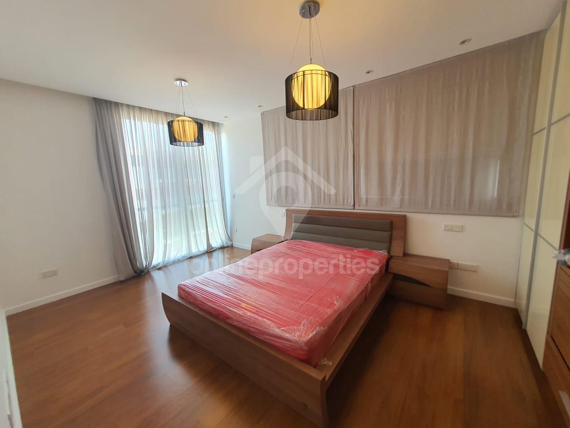 To change image, hover mouse over thumbnails below