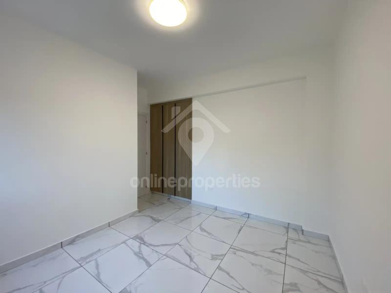 To change image, hover mouse over thumbnails below