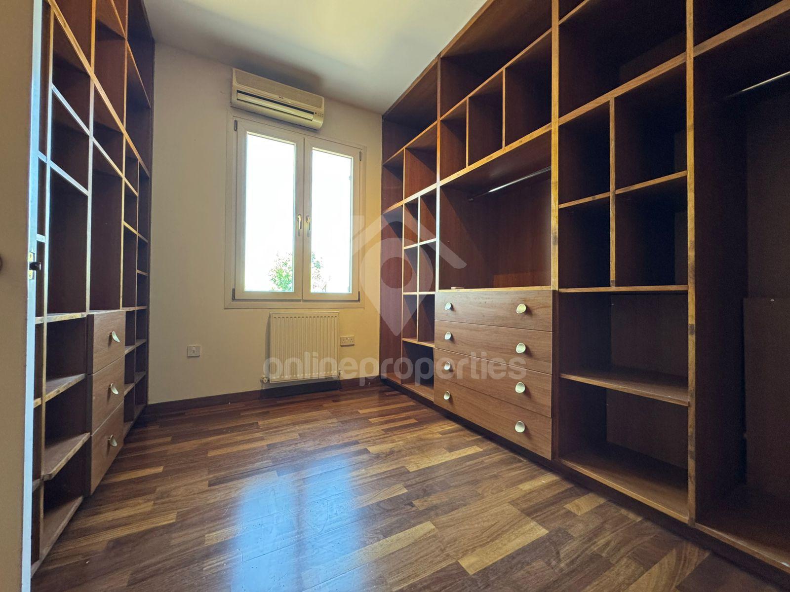 To change image, hover mouse over thumbnails below