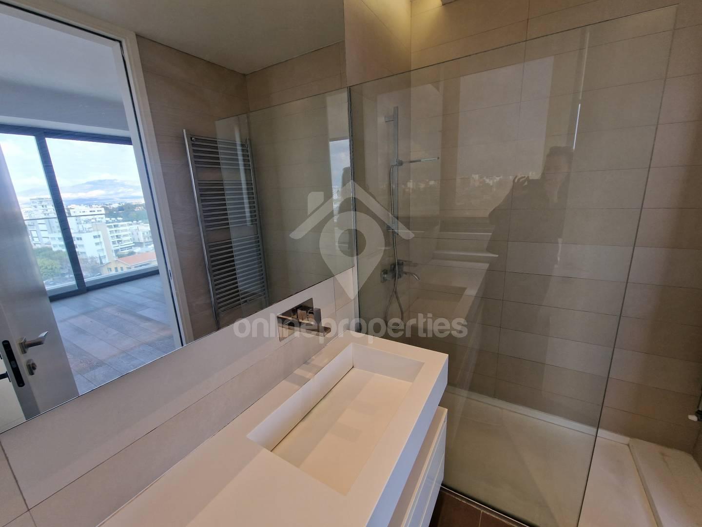 To change image, hover mouse over thumbnails below