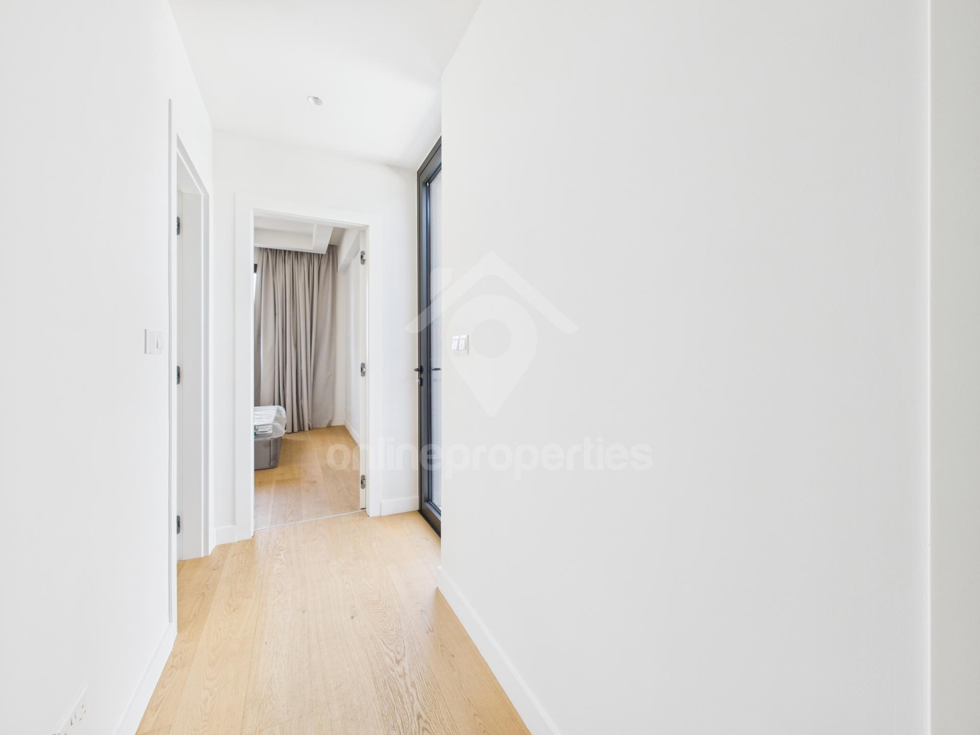 To change image, hover mouse over thumbnails below