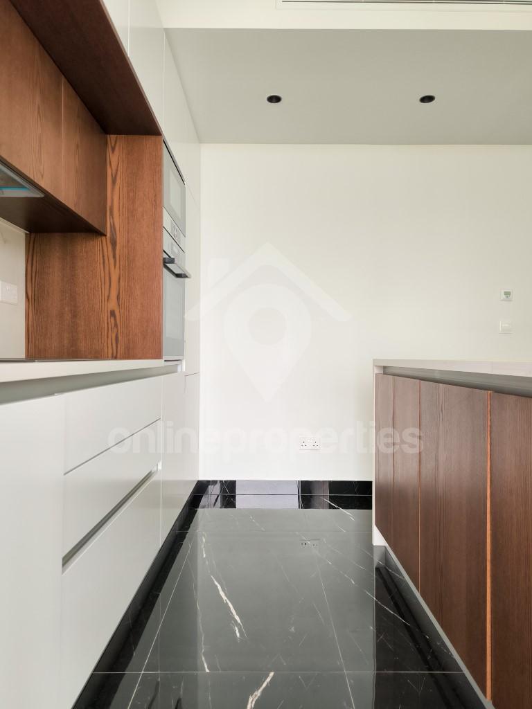 To change image, hover mouse over thumbnails below