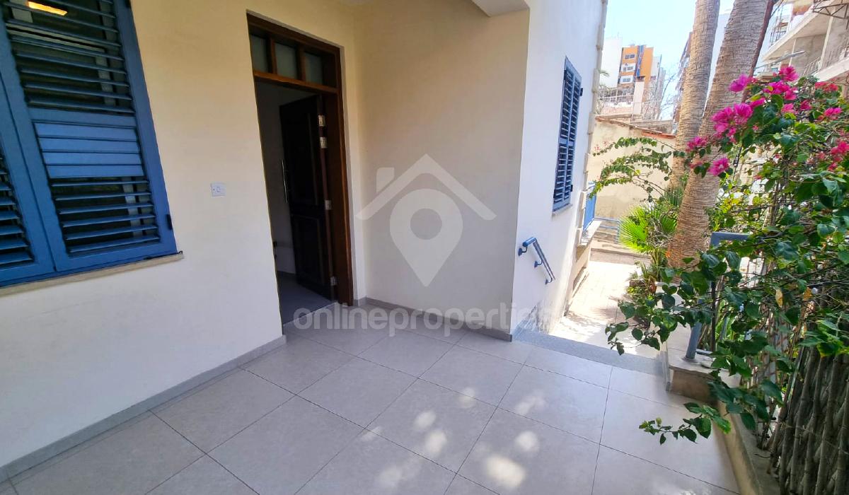 To change image, hover mouse over thumbnails below