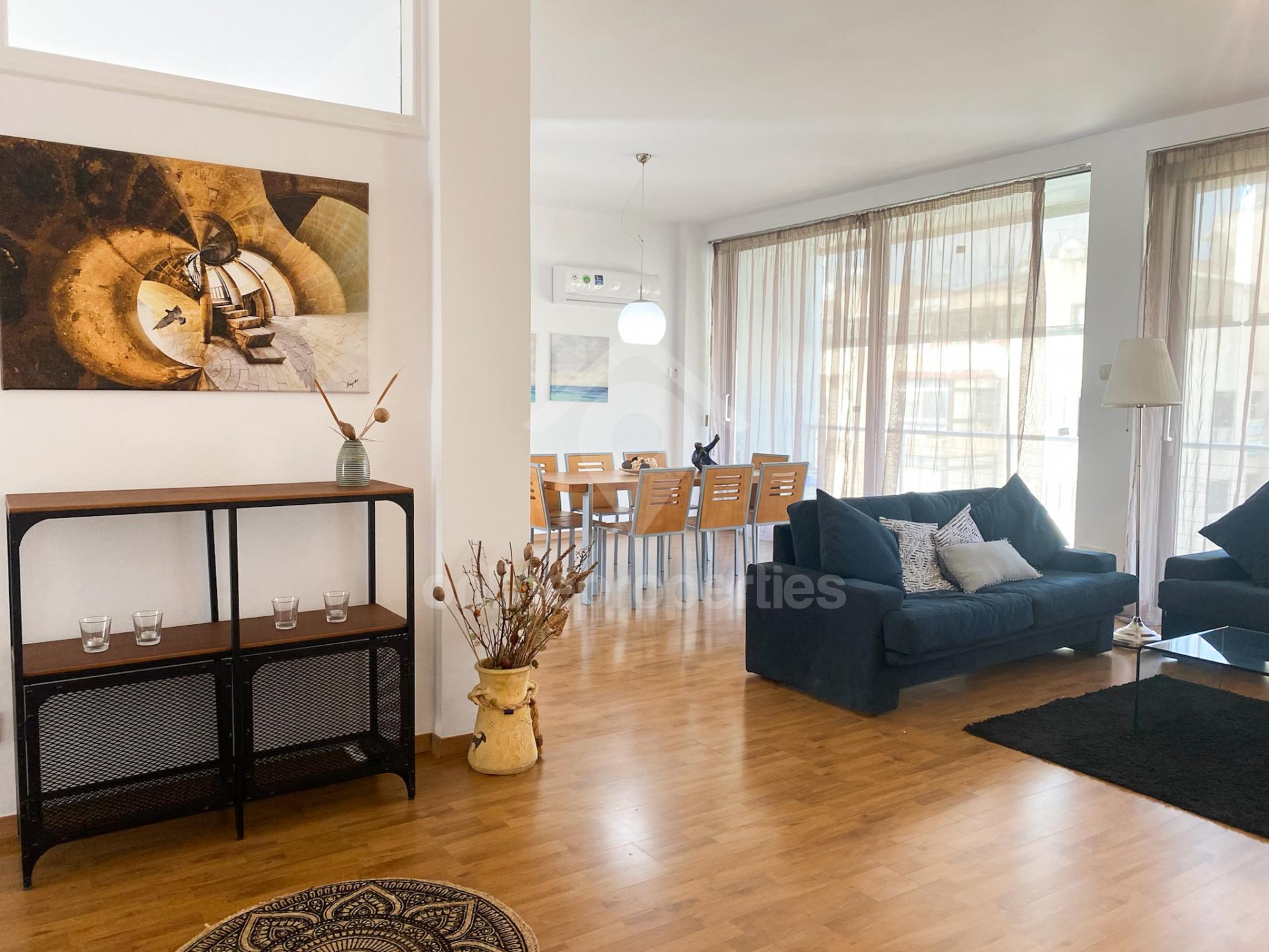 To change image, hover mouse over thumbnails below