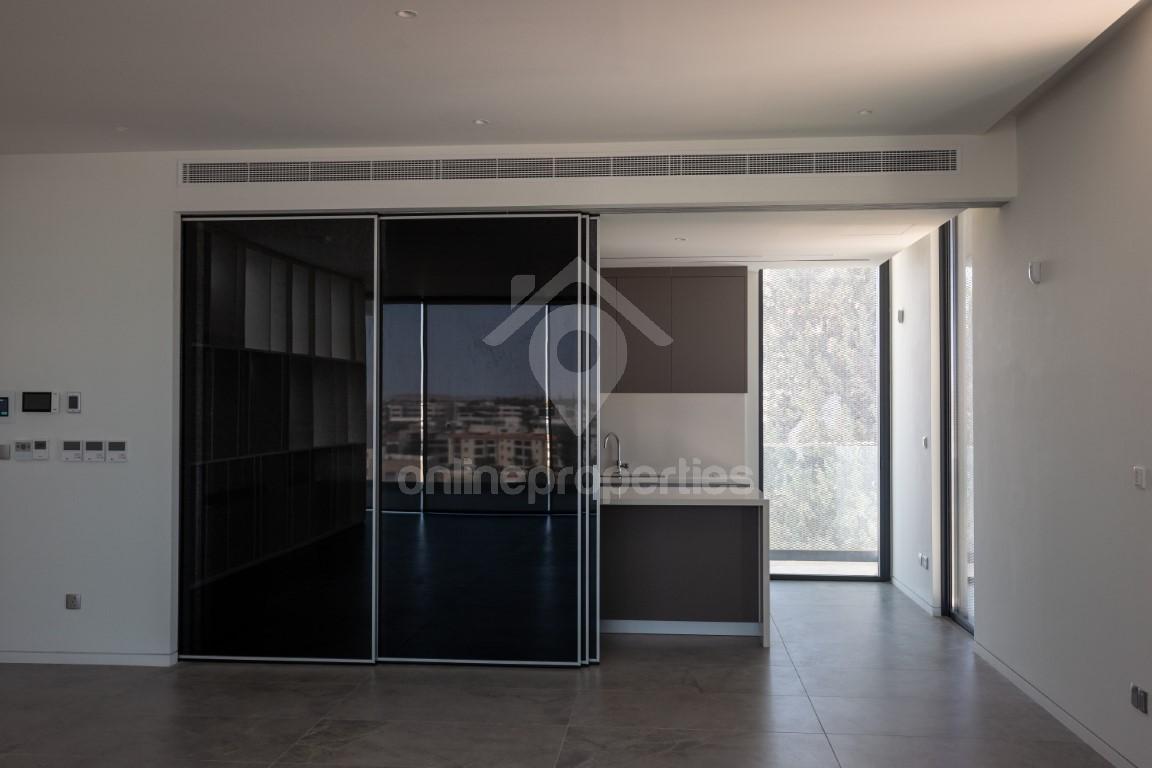 To change image, hover mouse over thumbnails below