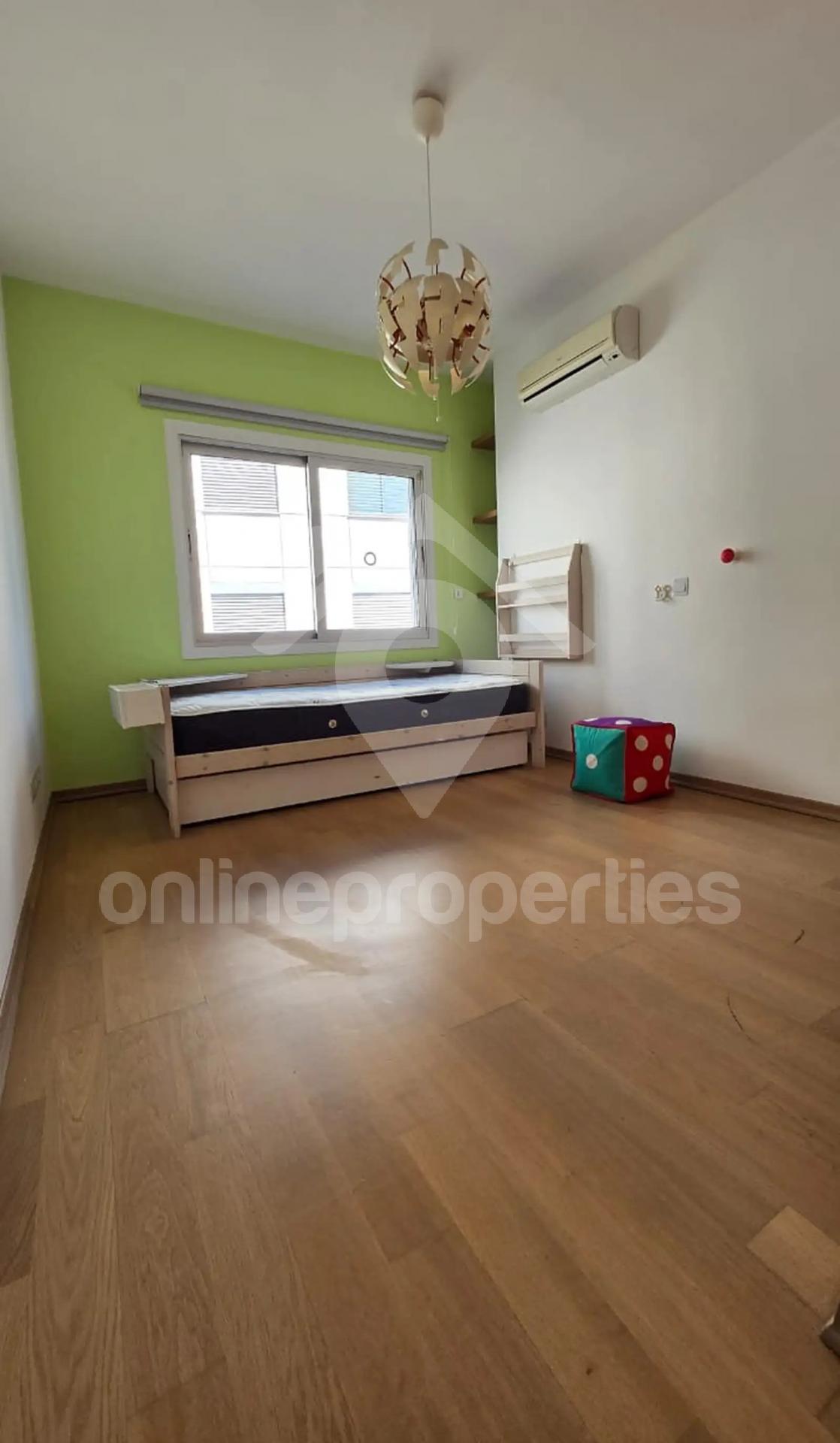 To change image, hover mouse over thumbnails below