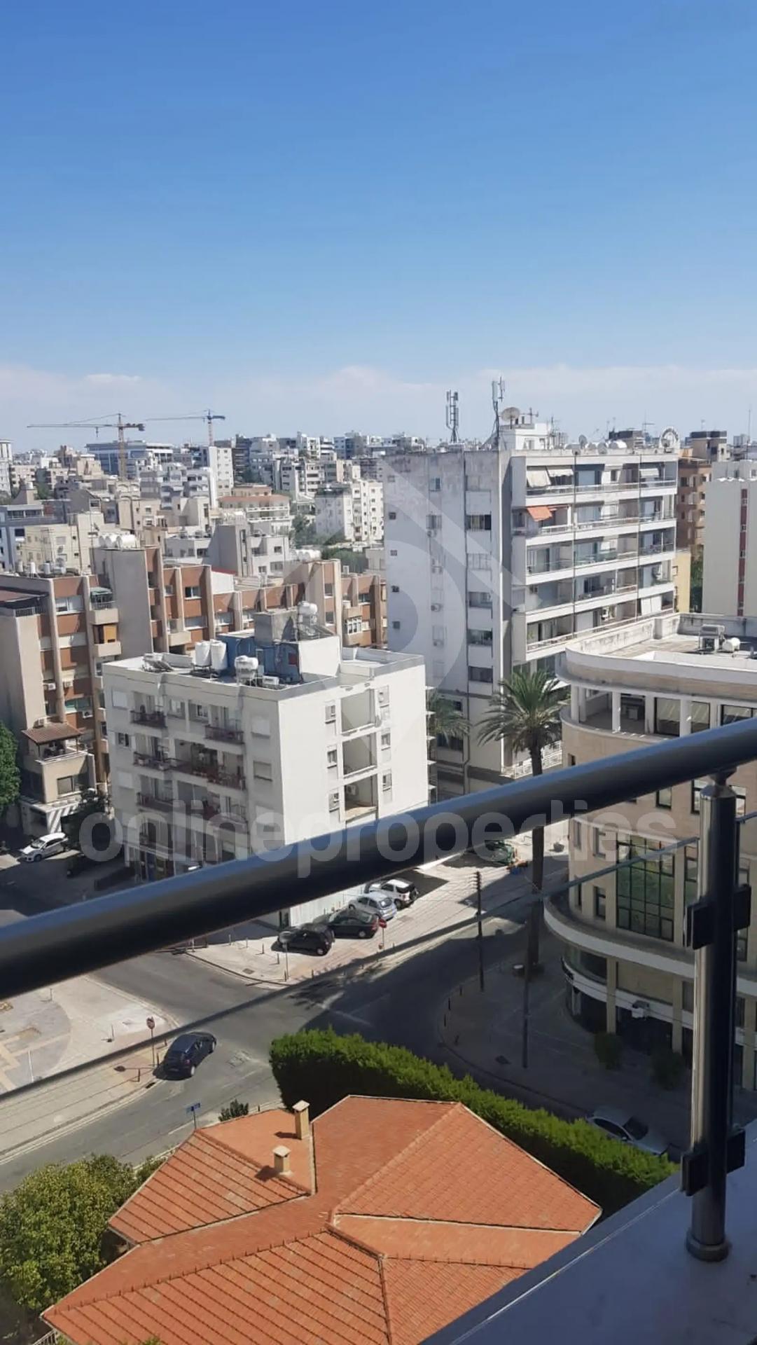 To change image, hover mouse over thumbnails below