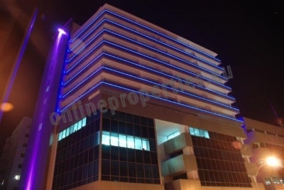 To change image, hover mouse over thumbnails below