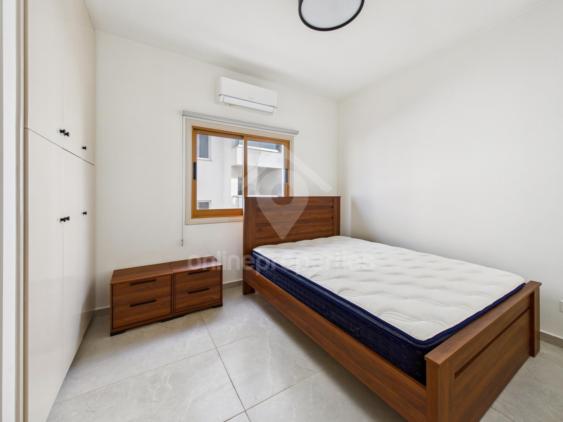 To change image, hover mouse over thumbnails below