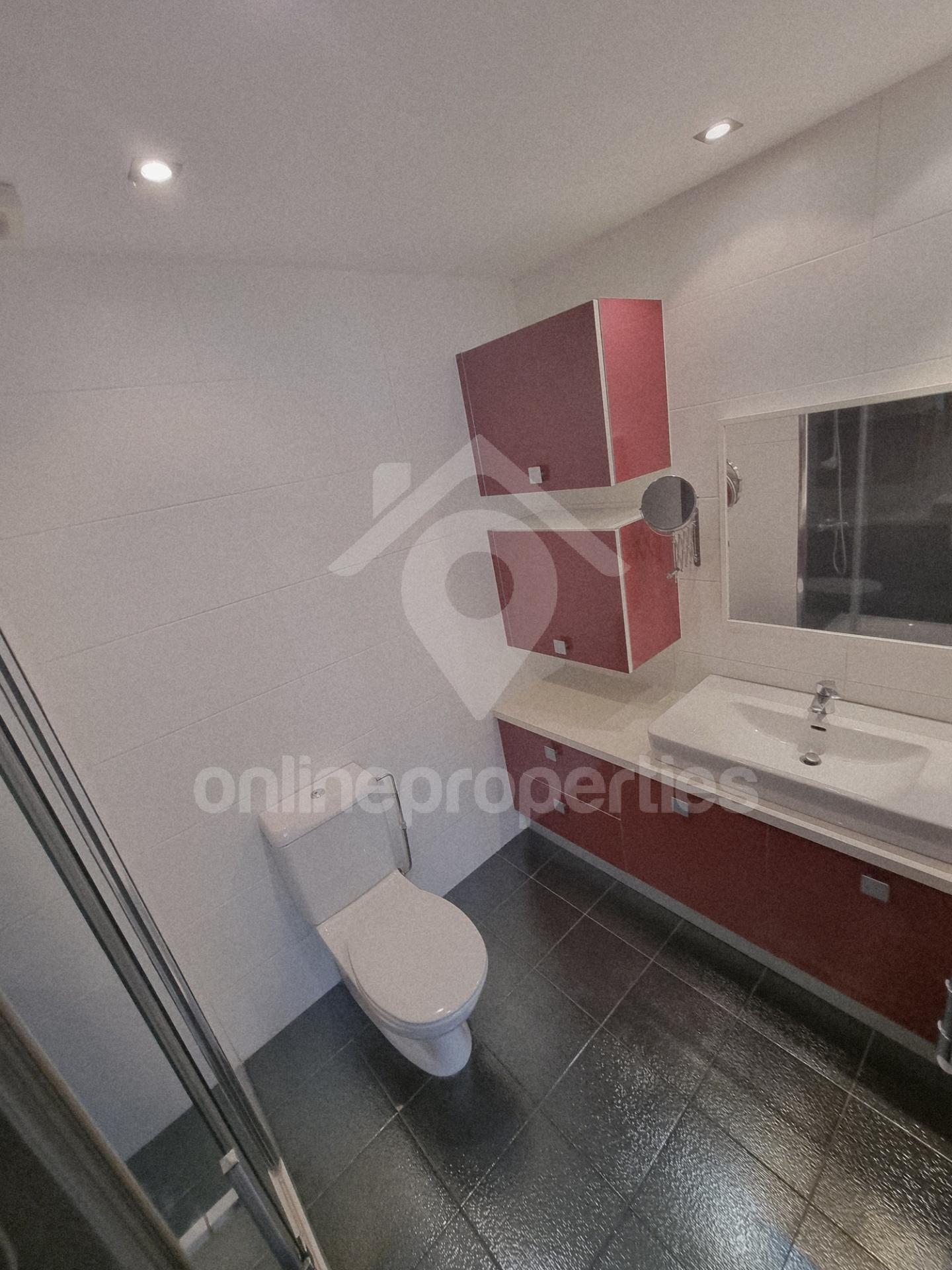 To change image, hover mouse over thumbnails below