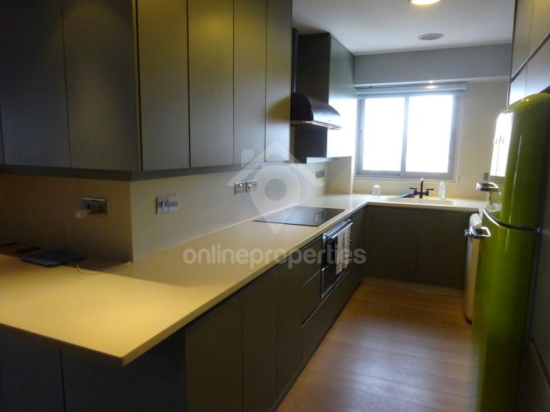 To change image, hover mouse over thumbnails below