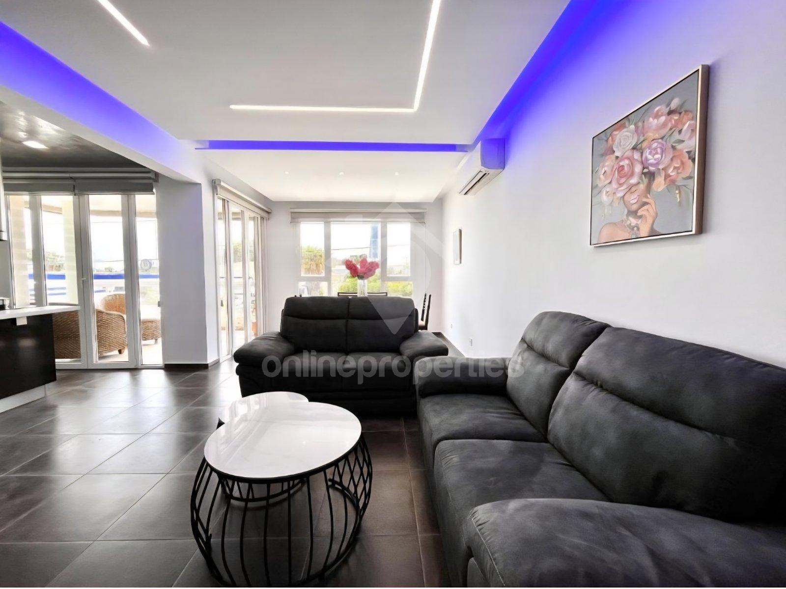 To change image, hover mouse over thumbnails below