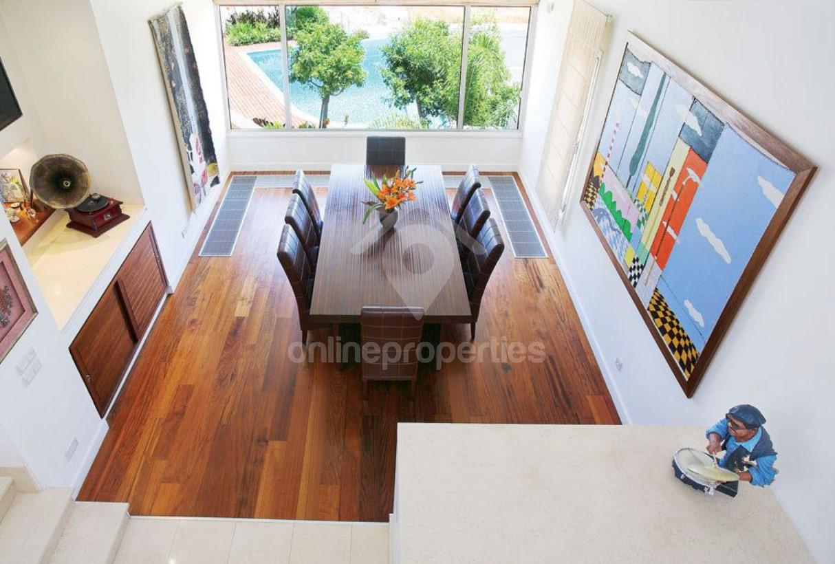 To change image, hover mouse over thumbnails below