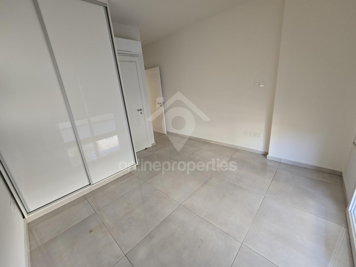 To change image, hover mouse over thumbnails below