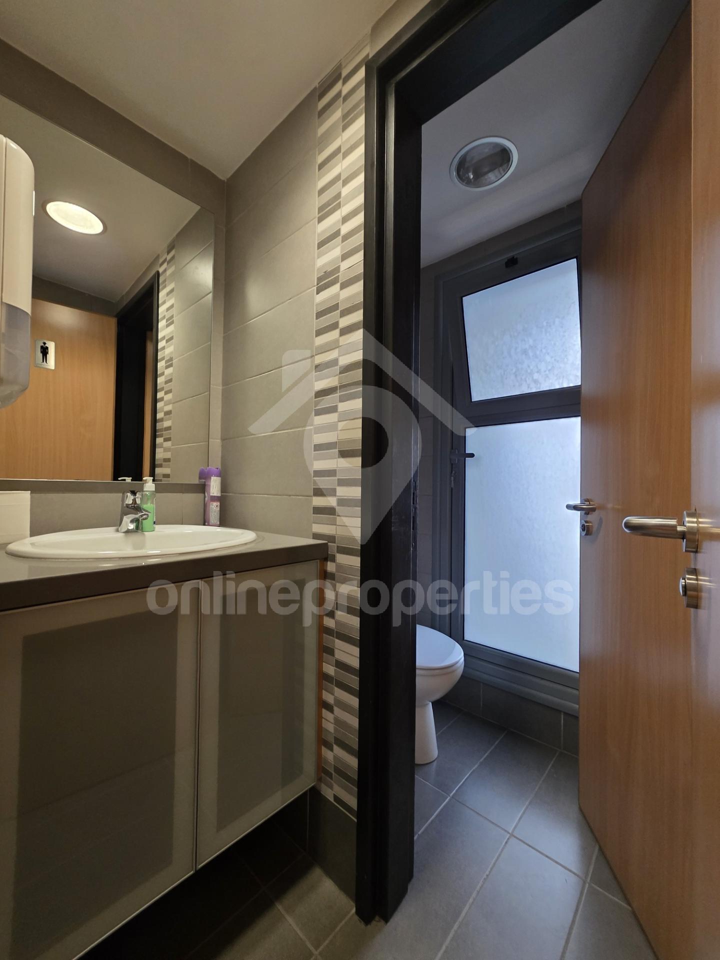 To change image, hover mouse over thumbnails below