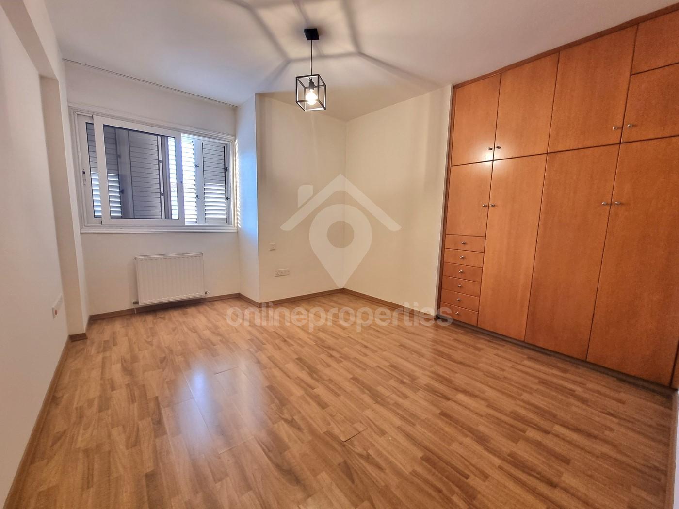 To change image, hover mouse over thumbnails below