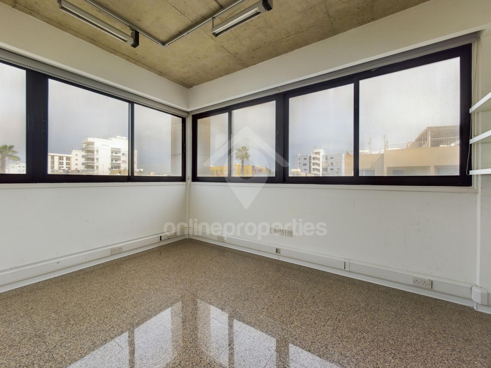 To change image, hover mouse over thumbnails below