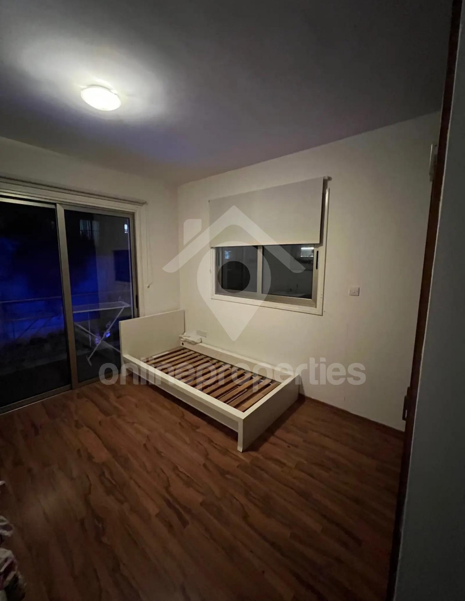 To change image, hover mouse over thumbnails below