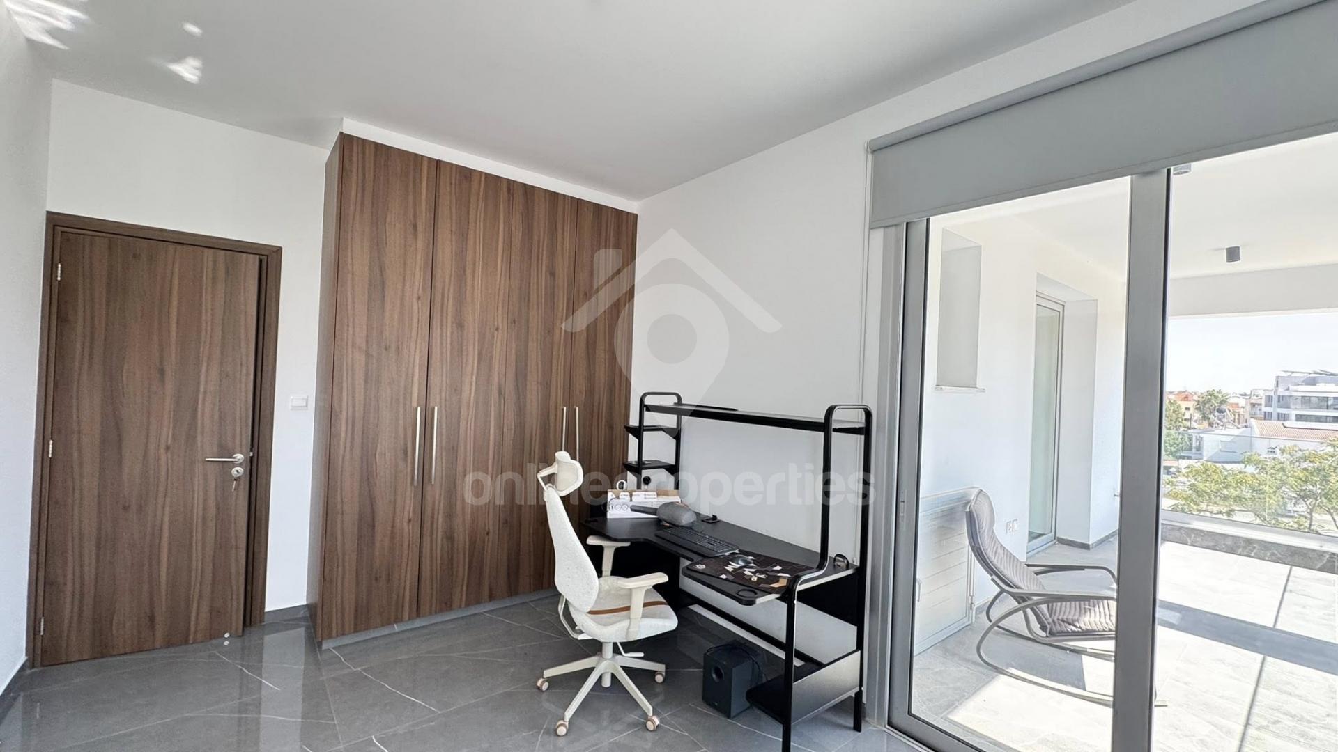 To change image, hover mouse over thumbnails below