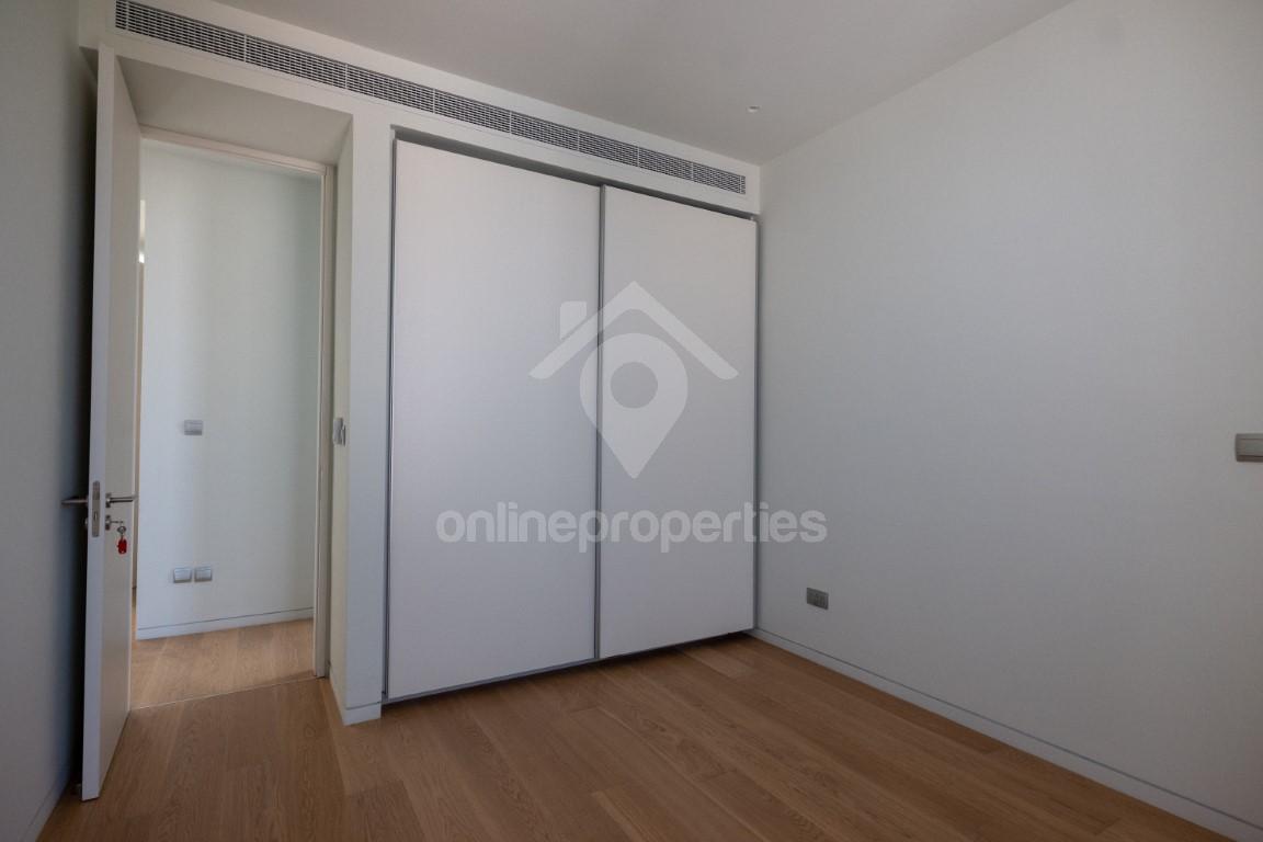 To change image, hover mouse over thumbnails below