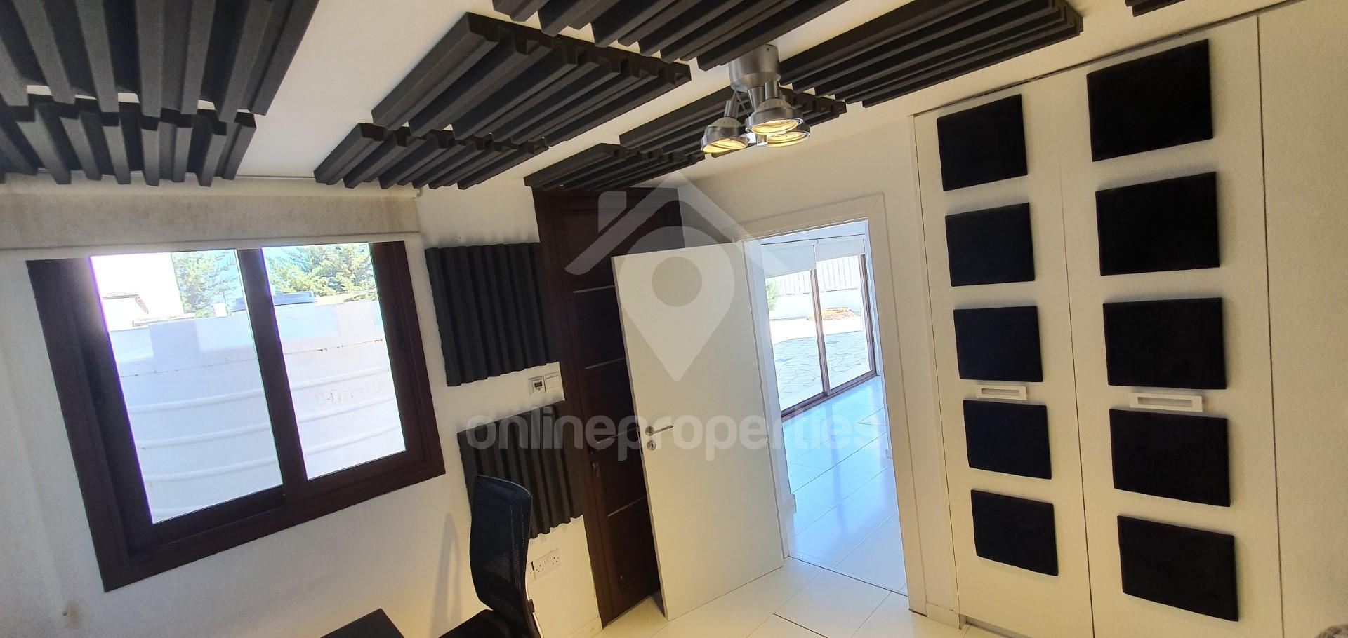 To change image, hover mouse over thumbnails below