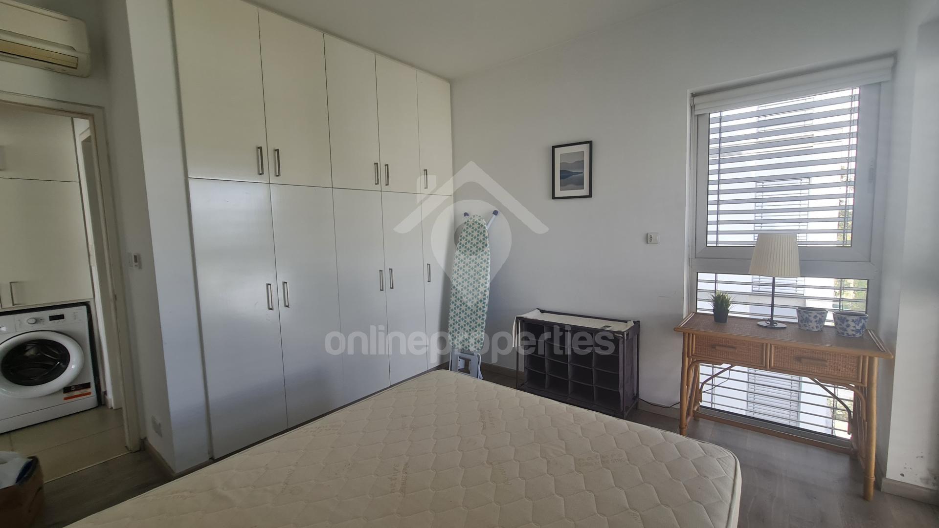 To change image, hover mouse over thumbnails below