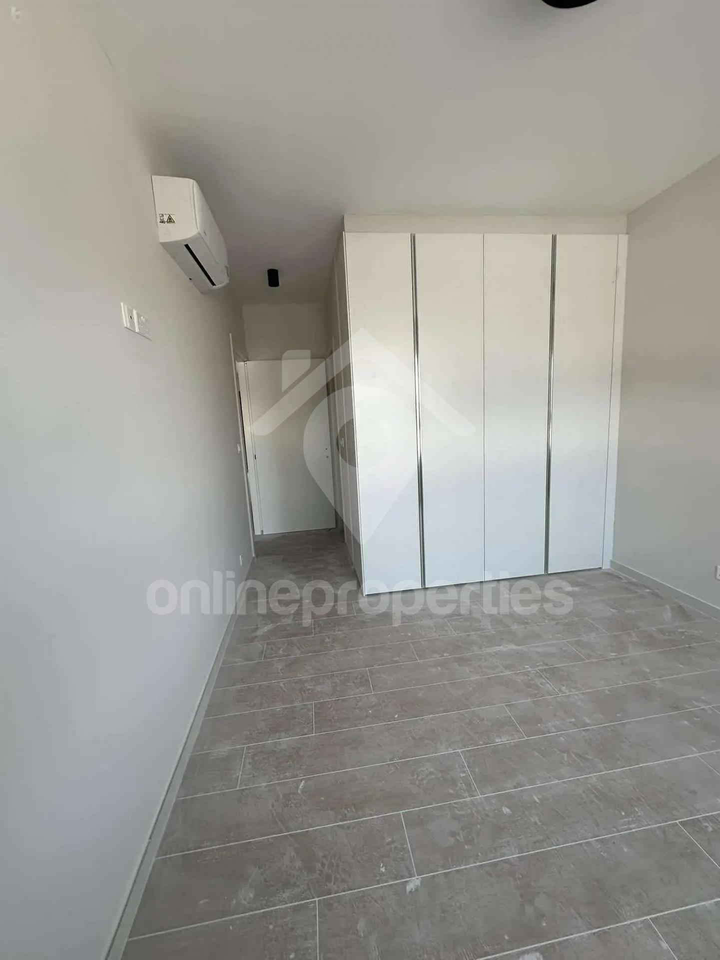 To change image, hover mouse over thumbnails below