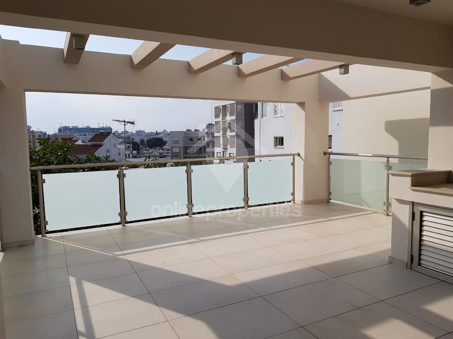 To change image, hover mouse over thumbnails below