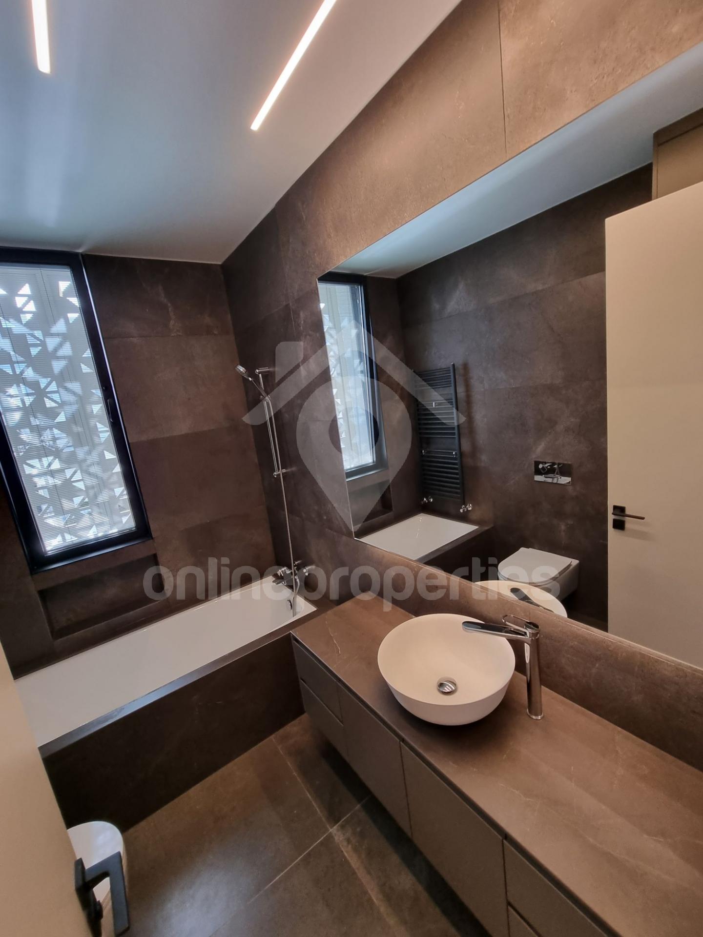 To change image, hover mouse over thumbnails below