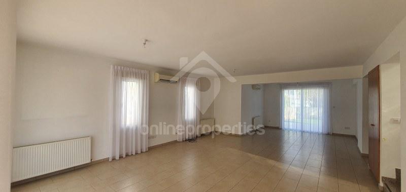 Detached House of 4bedrooms+attic + office