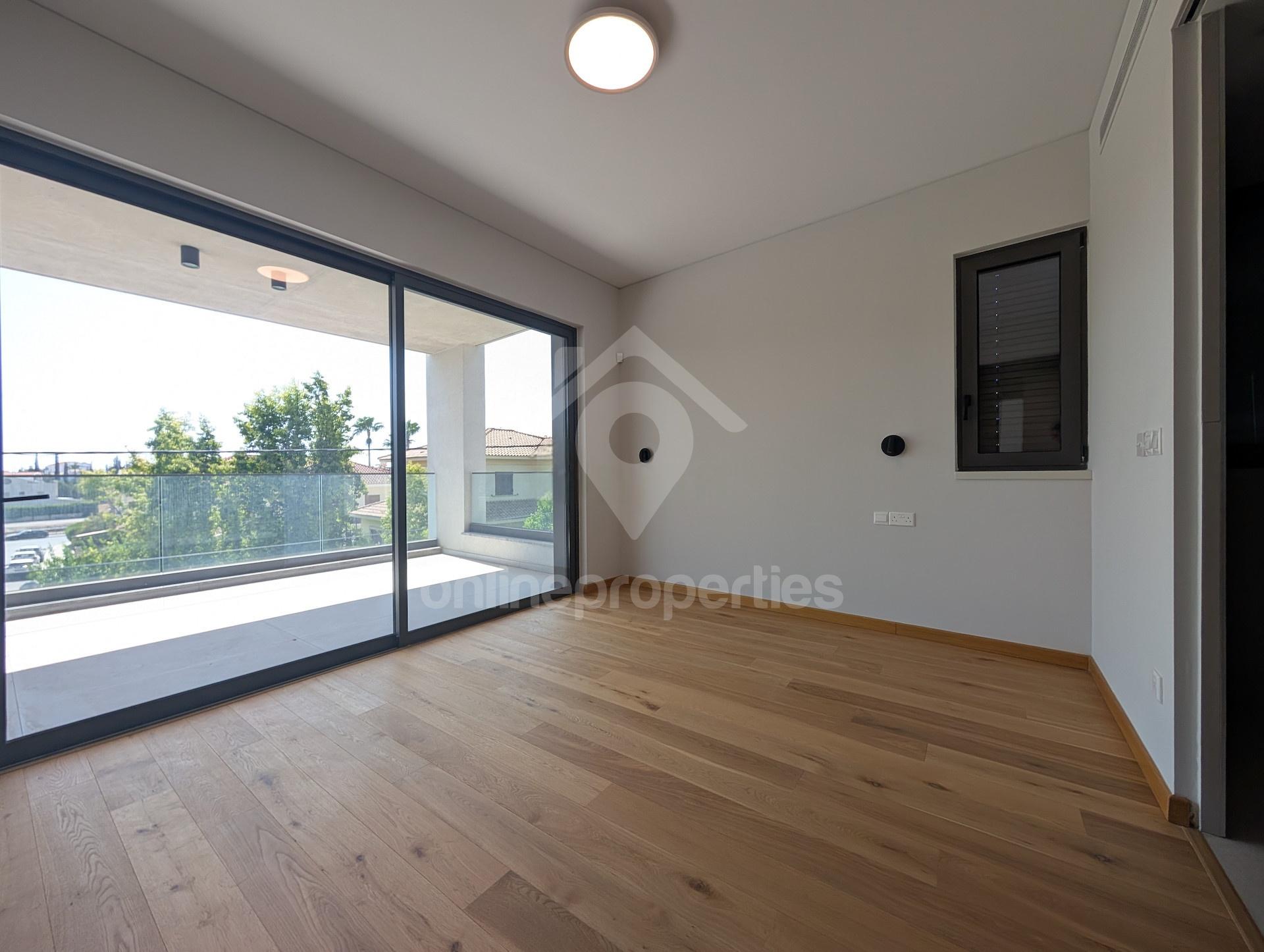 To change image, hover mouse over thumbnails below