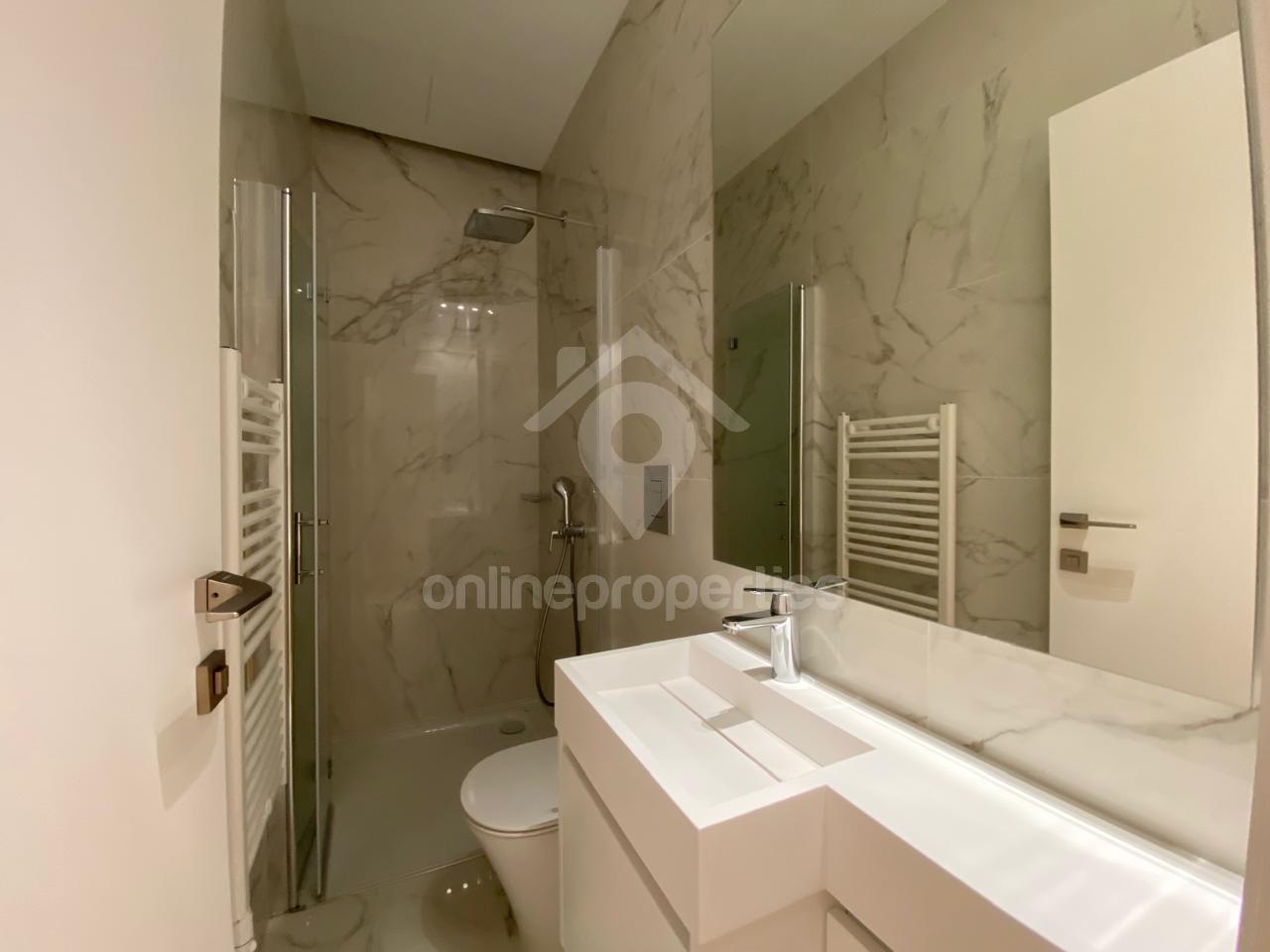 To change image, hover mouse over thumbnails below