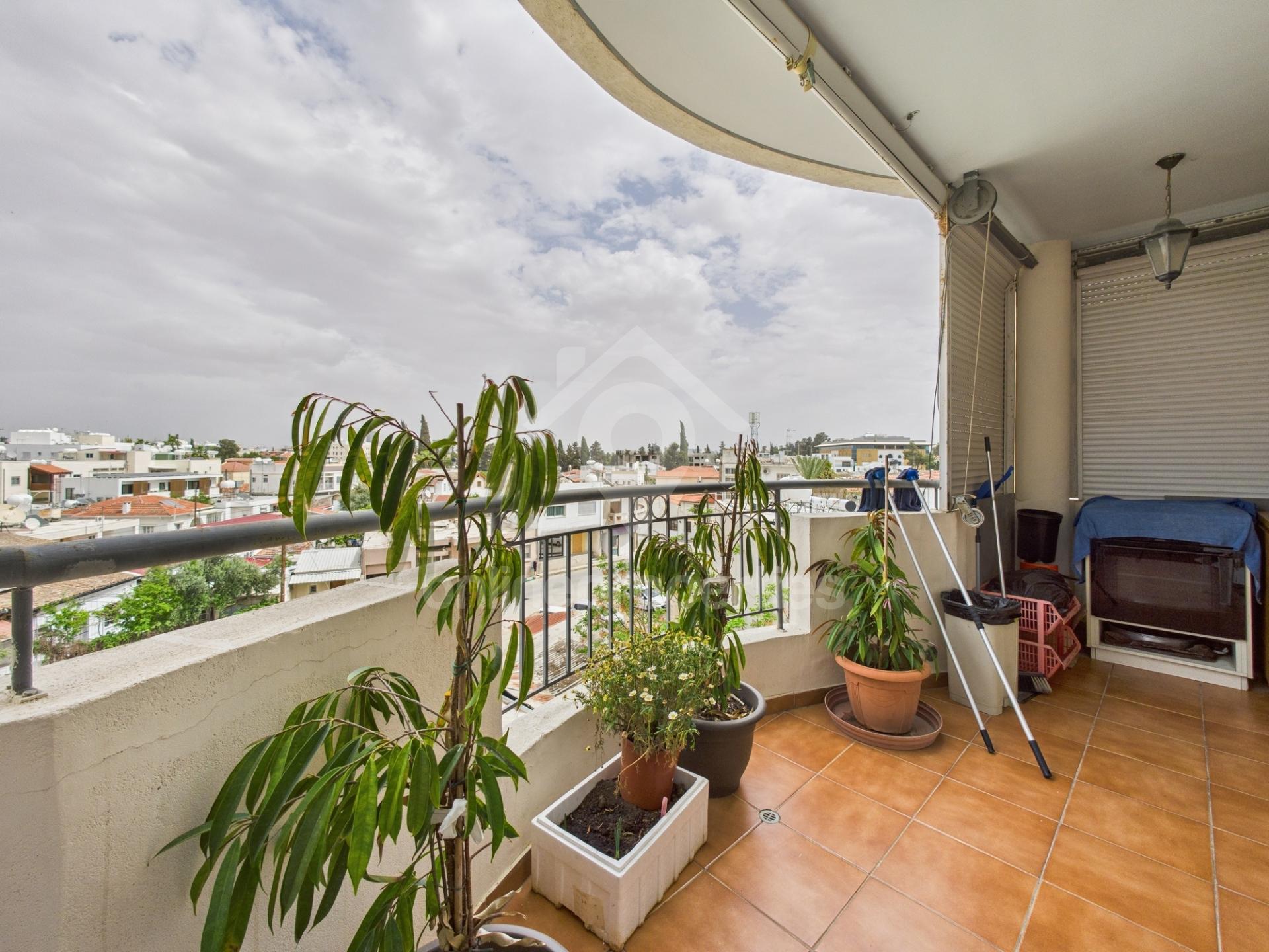 To change image, hover mouse over thumbnails below