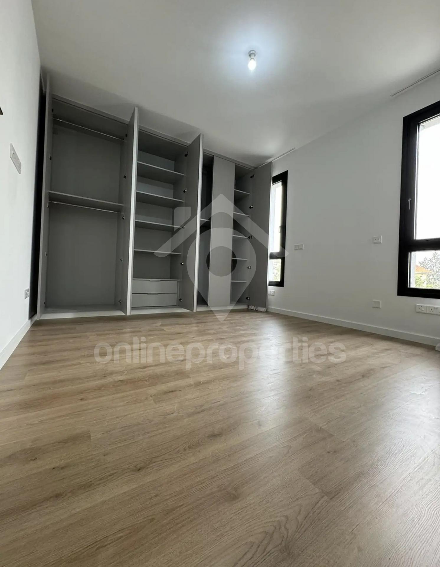 To change image, hover mouse over thumbnails below