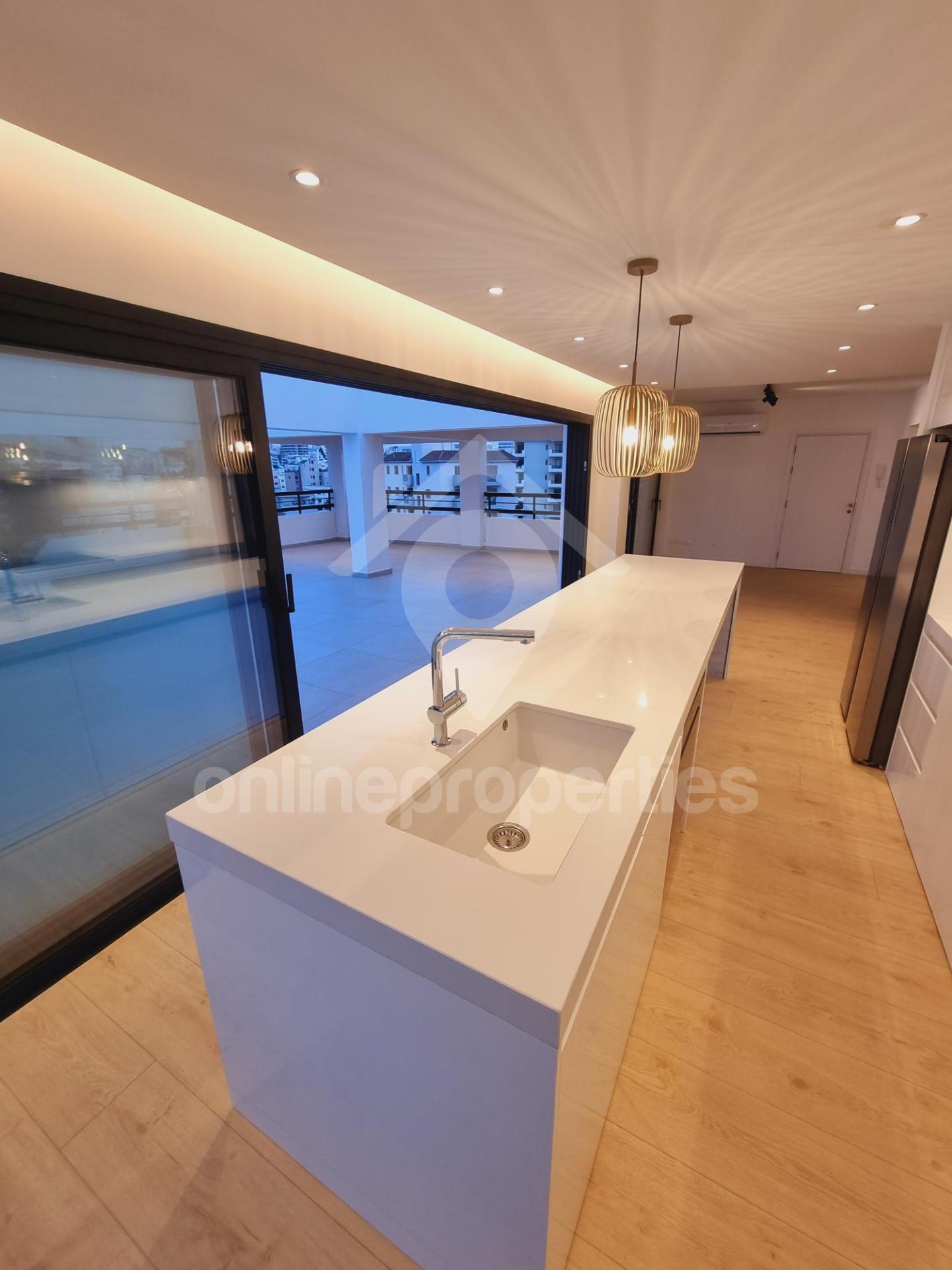 To change image, hover mouse over thumbnails below