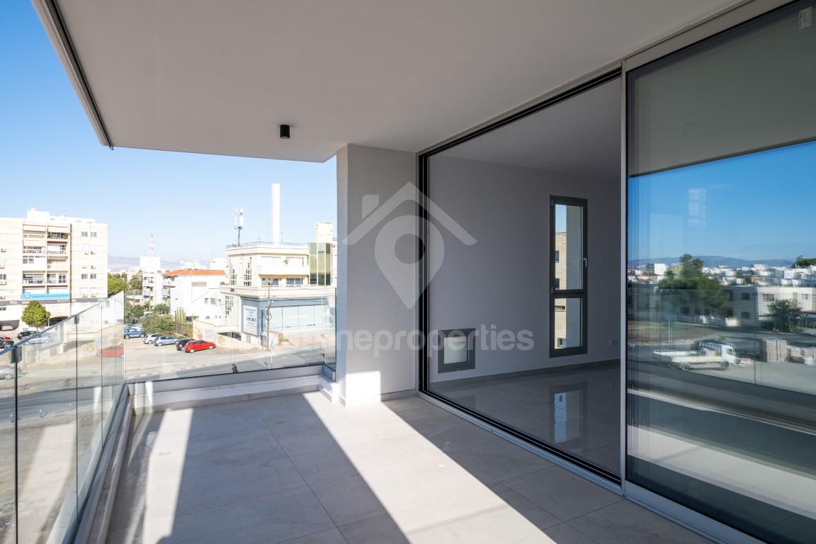 To change image, hover mouse over thumbnails below