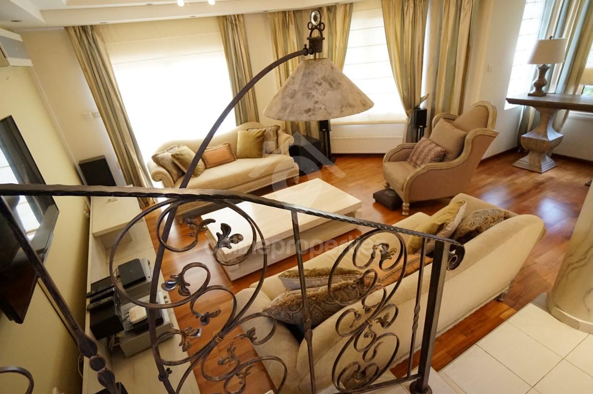 To change image, hover mouse over thumbnails below